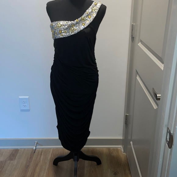 Dresses & Skirts - Black one shoulder dress